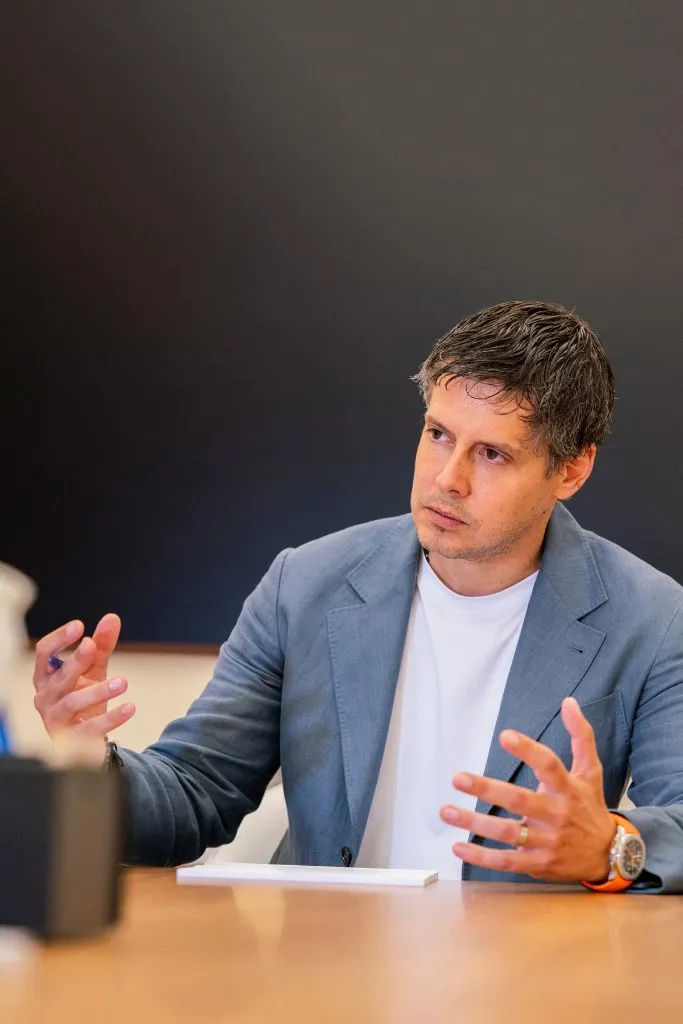 Advisor in discussion at a meeting table